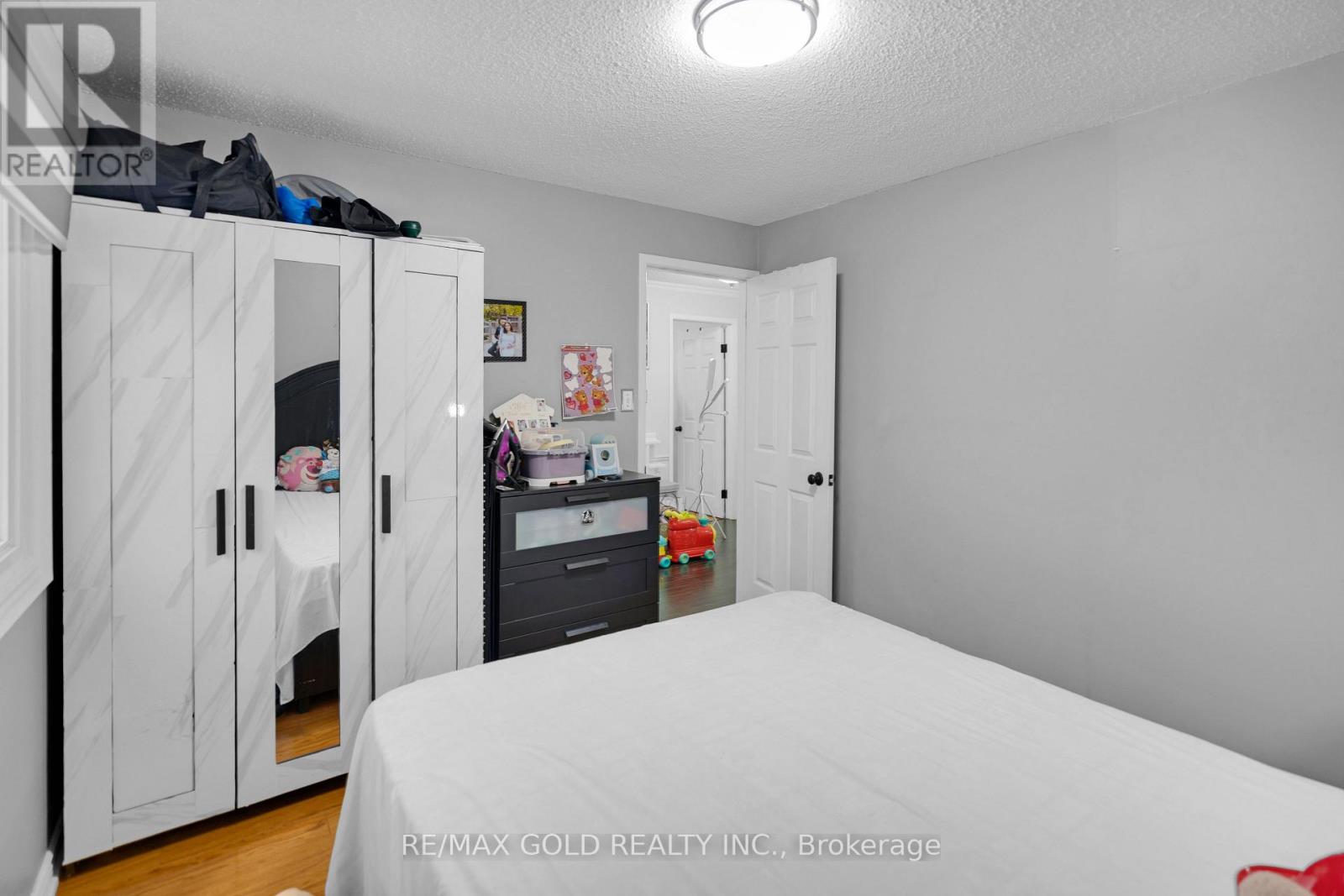 30 Myna Court, Brampton, Ontario  L6S 4H8 - Photo 21 - W12635226