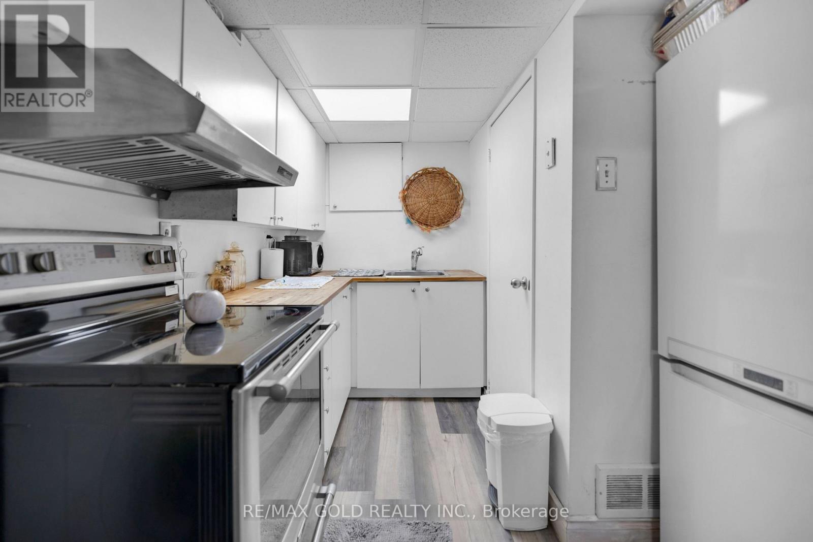 30 Myna Court, Brampton, Ontario  L6S 4H8 - Photo 27 - W12635226