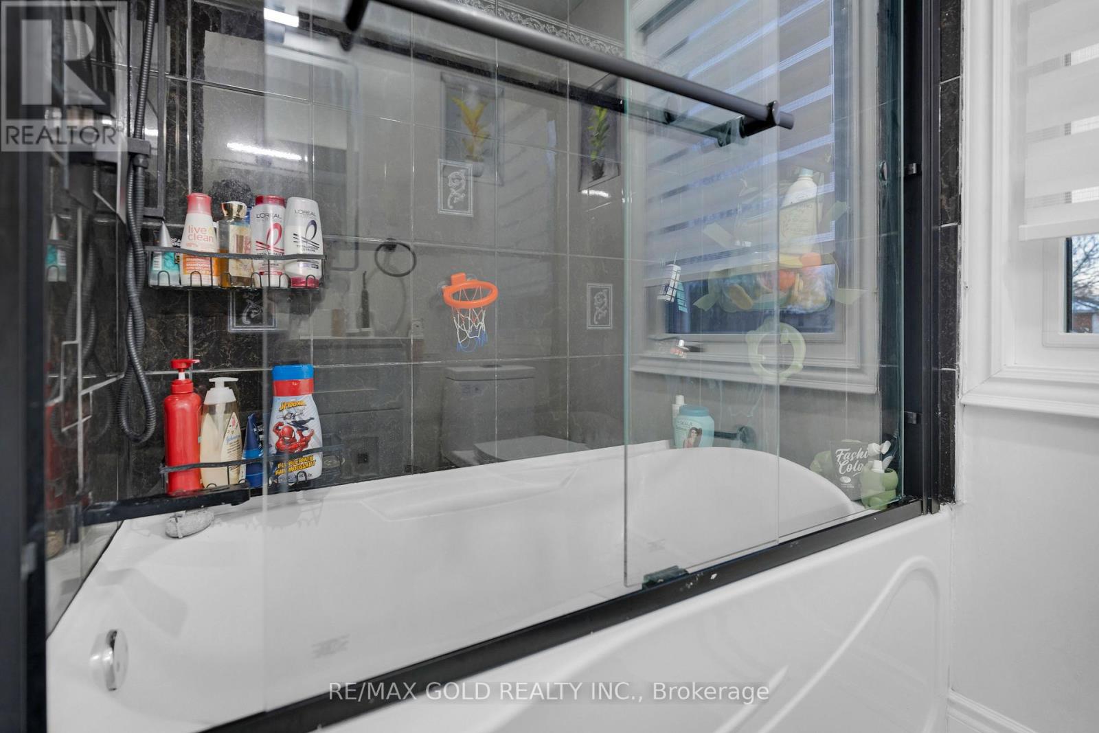 30 Myna Court, Brampton, Ontario  L6S 4H8 - Photo 23 - W12635226