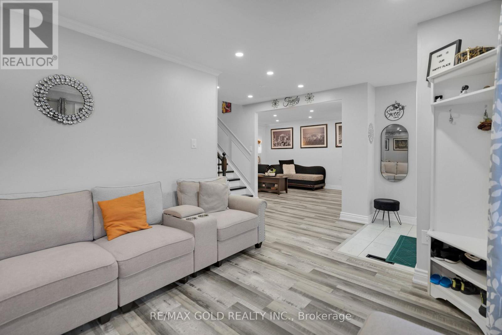 30 Myna Court, Brampton, Ontario  L6S 4H8 - Photo 7 - W12635226