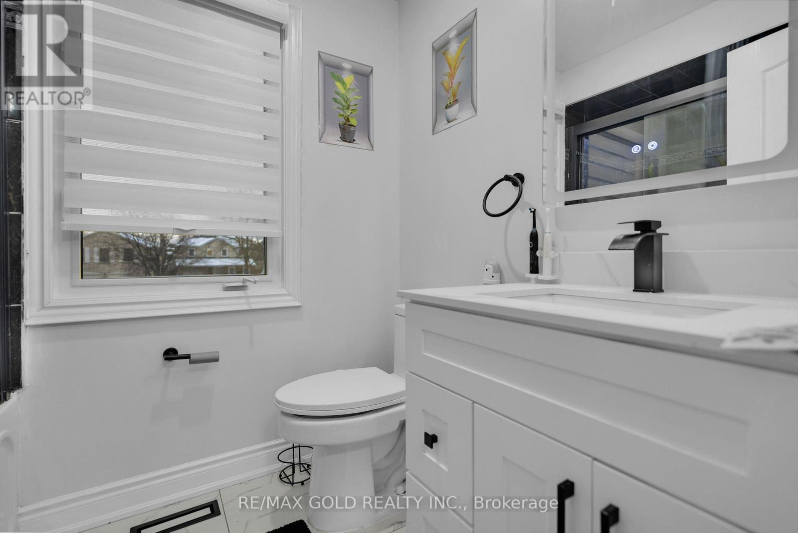 30 Myna Court, Brampton, Ontario  L6S 4H8 - Photo 8 - W12635226