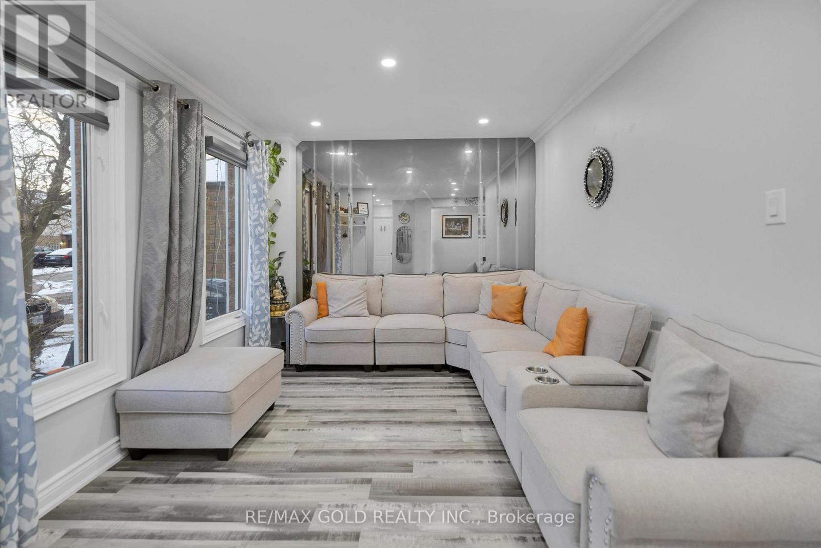 30 Myna Court, Brampton, Ontario  L6S 4H8 - Photo 5 - W12635226