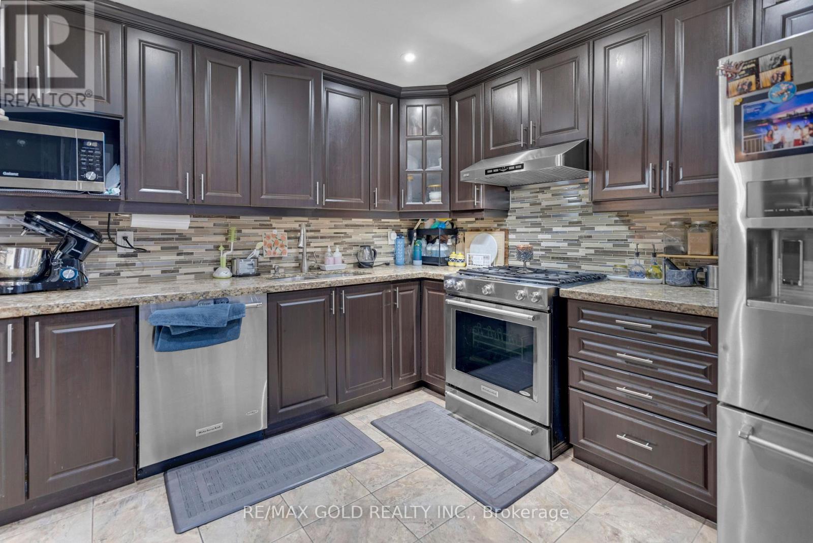 30 Myna Court, Brampton, Ontario  L6S 4H8 - Photo 13 - W12635226