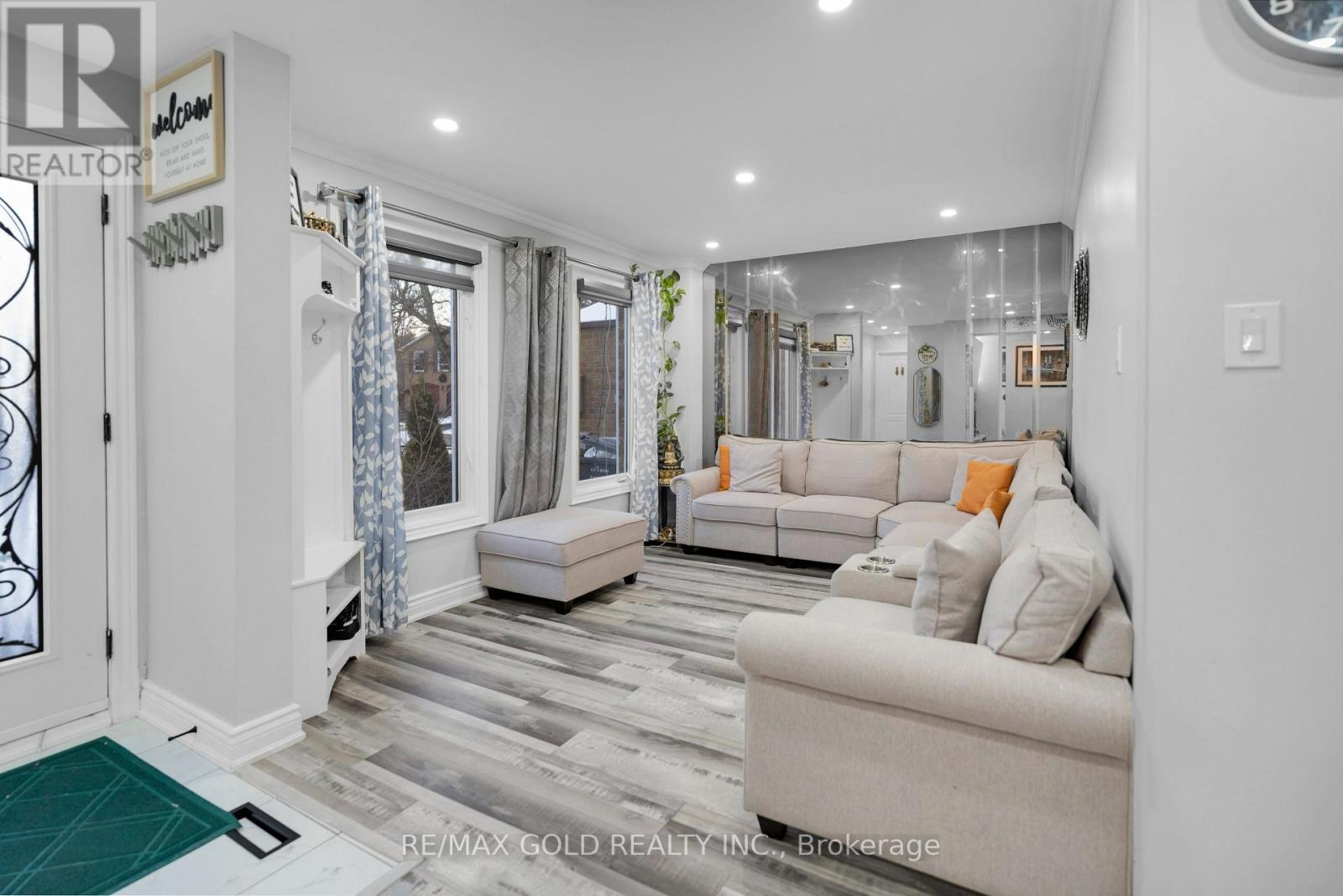 30 Myna Court, Brampton, Ontario  L6S 4H8 - Photo 6 - W12635226