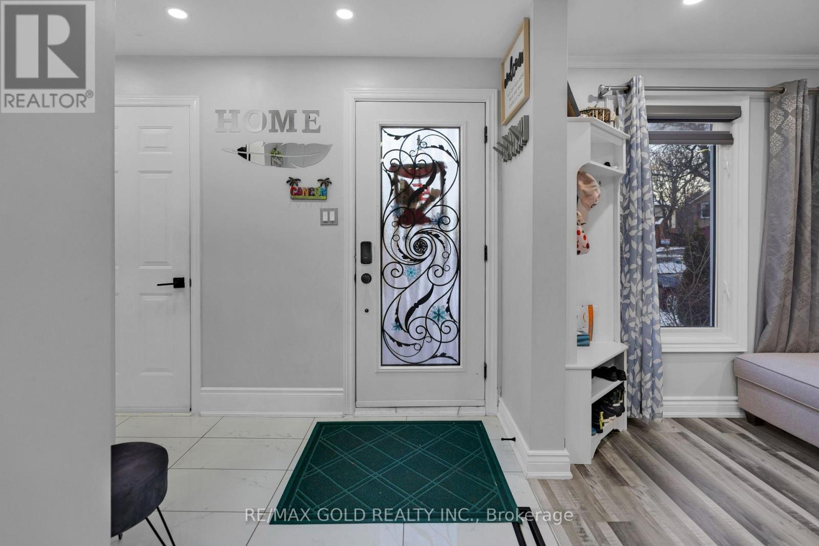 30 Myna Court, Brampton, Ontario  L6S 4H8 - Photo 4 - W12635226