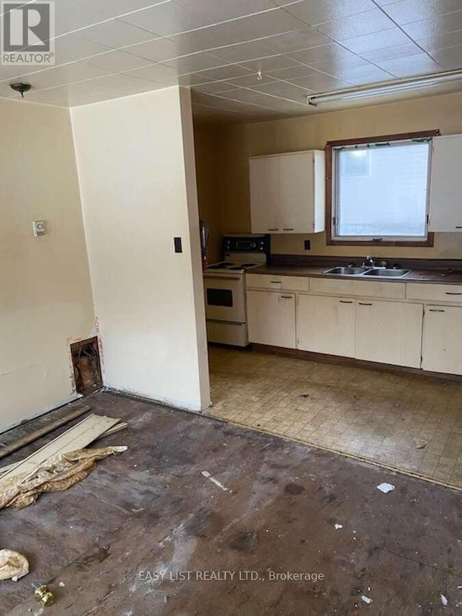 106 Quebec Street, Schreiber, Ontario  P0T 2A0 - Photo 2 - X12639004