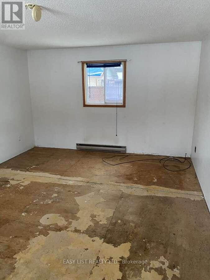 106 Quebec Street, Schreiber, Ontario  P0T 2A0 - Photo 6 - X12639004