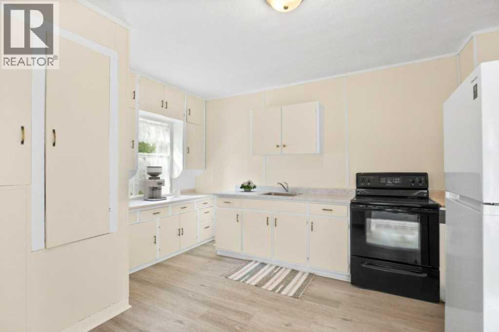 5812 52 Avenue, Red Deer, Alberta  T4N 4K4 - Photo 2 - A2269341