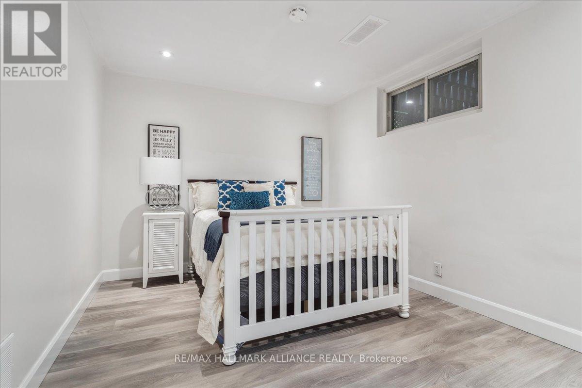 222 Alscot Crescent, Oakville, Ontario  L6J 4R4 - Photo 29 - W12357561