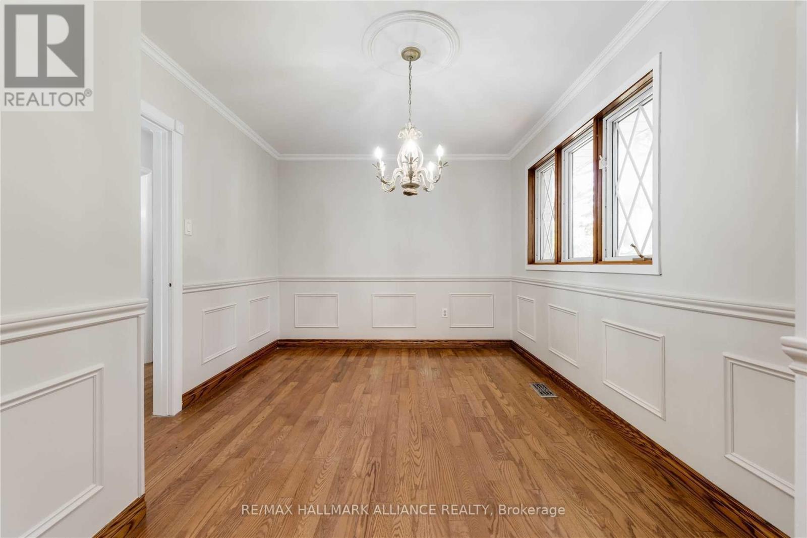 463 Drummond Road, Oakville, Ontario  L6J 4L7 - Photo 16 - W12373051