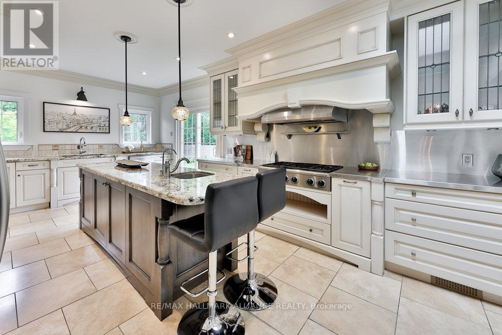 1316 Cambridge Drive, Oakville, Ontario  L6J 1S3 - Photo 15 - W12377548