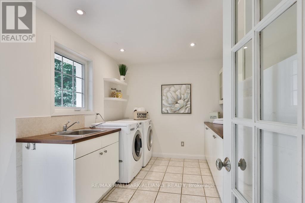 1316 Cambridge Drive, Oakville, Ontario  L6J 1S3 - Photo 11 - W12377548