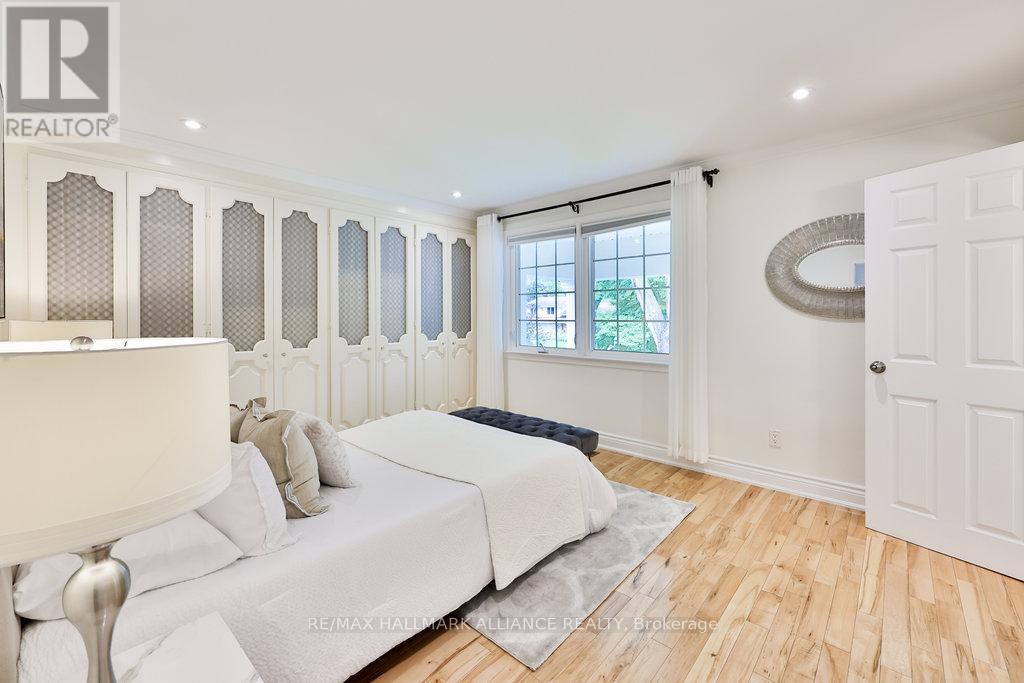 1316 Cambridge Drive, Oakville, Ontario  L6J 1S3 - Photo 19 - W12377548