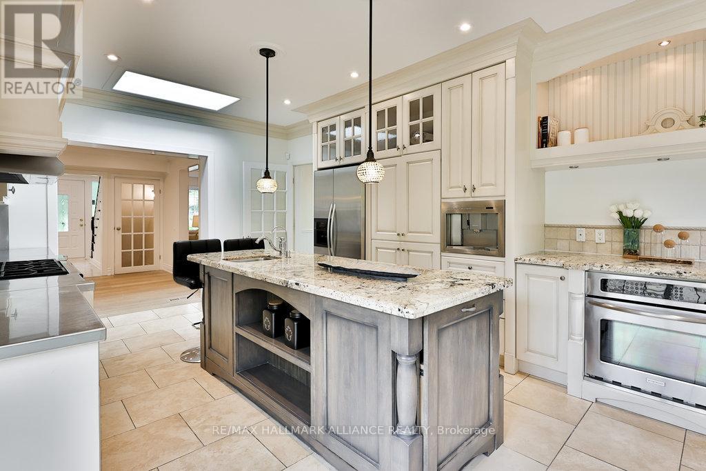 1316 Cambridge Drive, Oakville, Ontario  L6J 1S3 - Photo 16 - W12377548