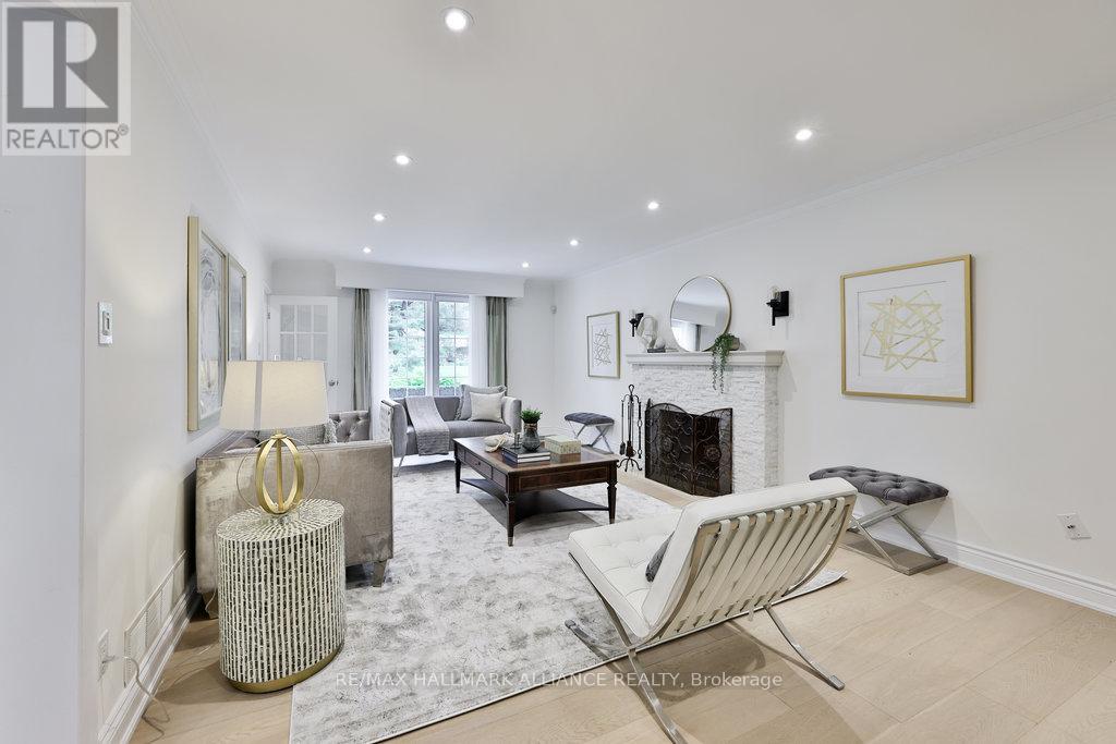 1316 Cambridge Drive, Oakville, Ontario  L6J 1S3 - Photo 12 - W12377548