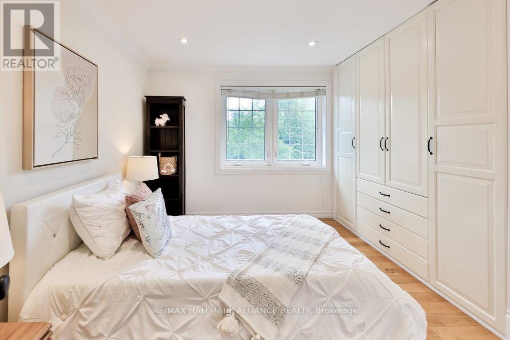 1316 Cambridge Drive, Oakville, Ontario  L6J 1S3 - Photo 23 - W12377548