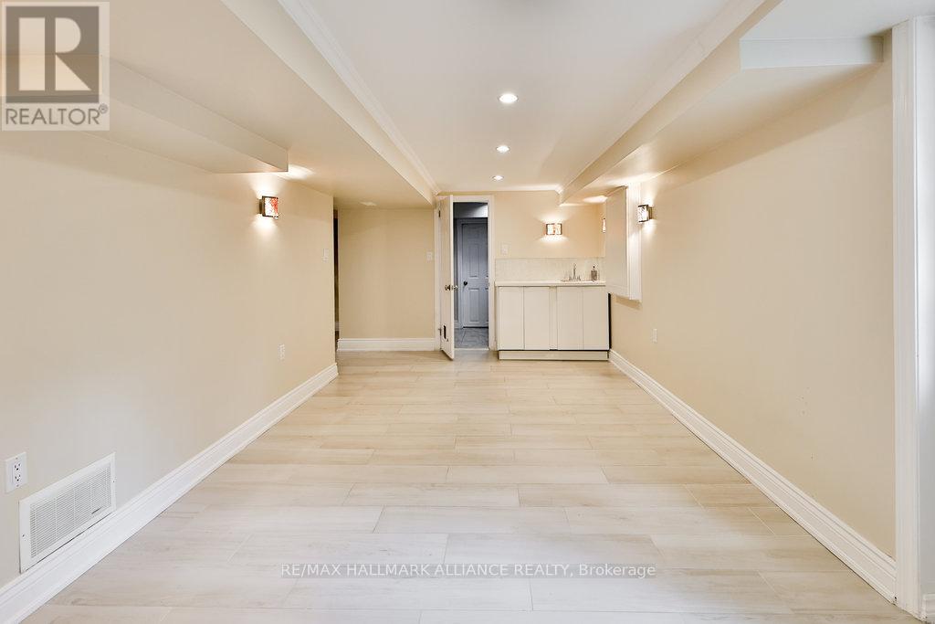 1316 Cambridge Drive, Oakville, Ontario  L6J 1S3 - Photo 28 - W12377548