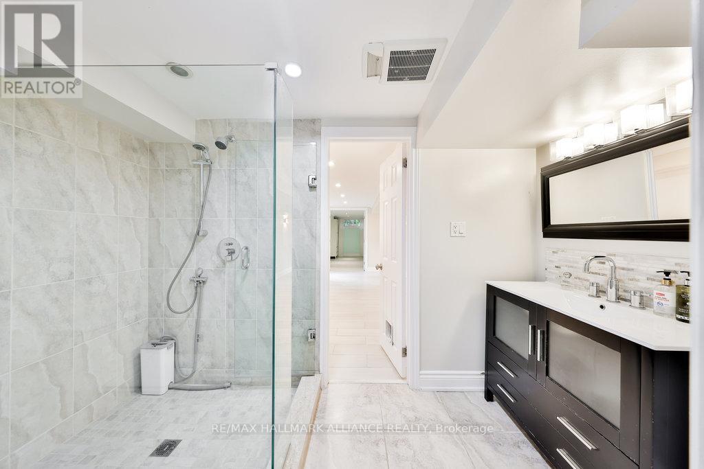 1316 Cambridge Drive, Oakville, Ontario  L6J 1S3 - Photo 31 - W12377548