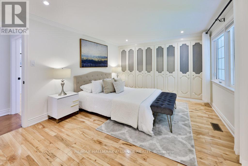 1316 Cambridge Drive, Oakville, Ontario  L6J 1S3 - Photo 20 - W12377548