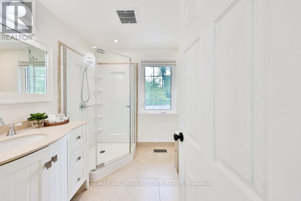 1316 Cambridge Drive, Oakville, Ontario  L6J 1S3 - Photo 24 - W12377548