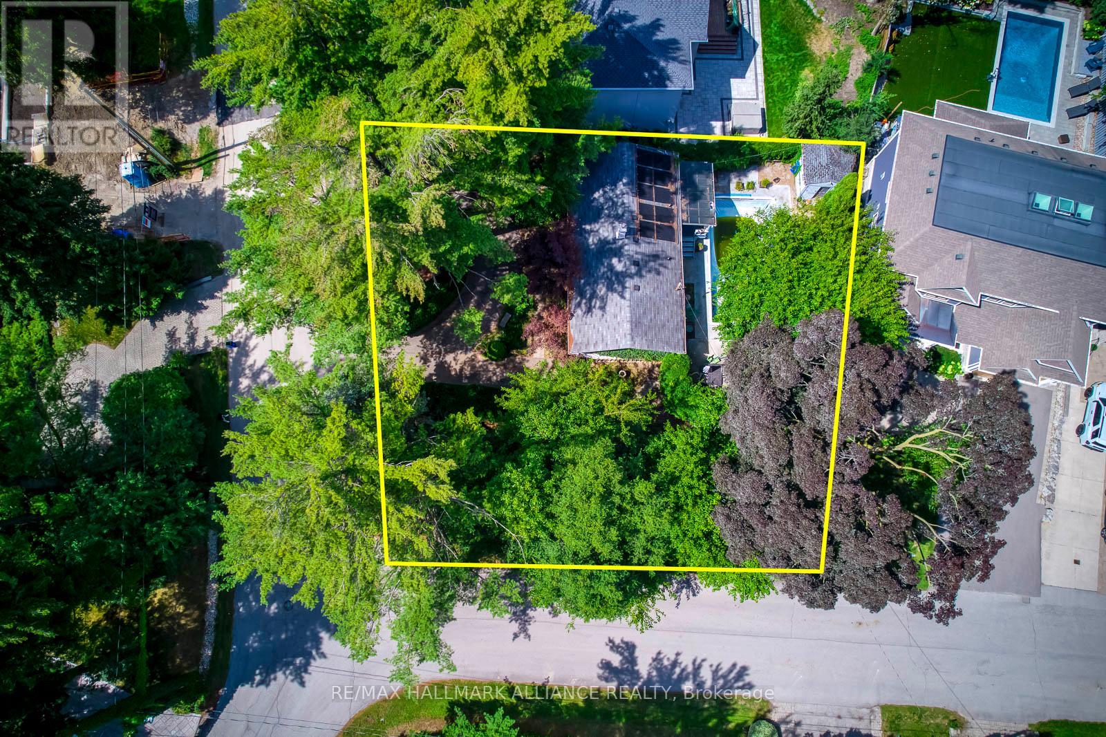 463 Drummond Road, Oakville, Ontario  L6J 4L7 - Photo 3 - W12373051