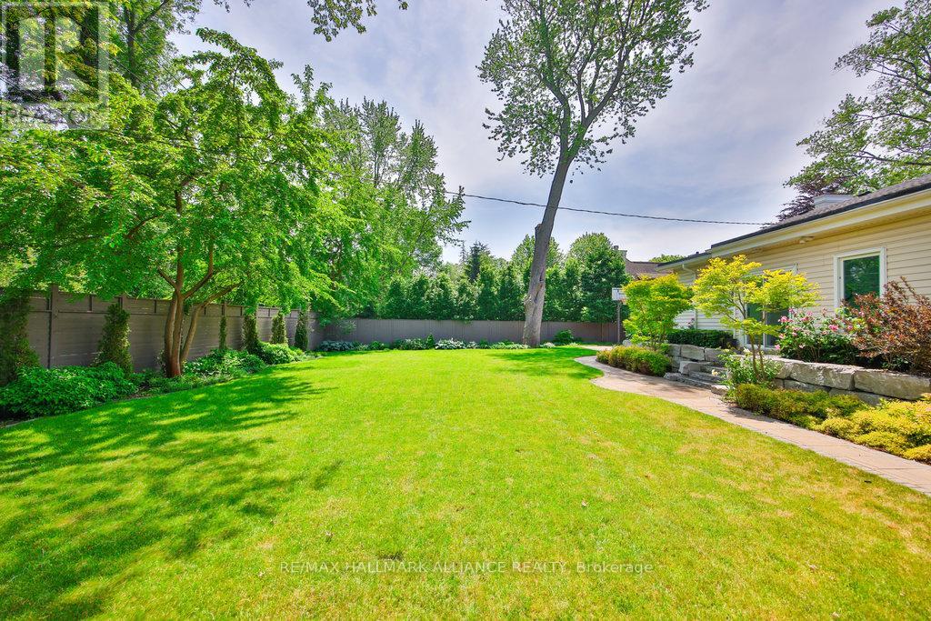 1316 Cambridge Drive, Oakville, Ontario  L6J 1S3 - Photo 39 - W12377548