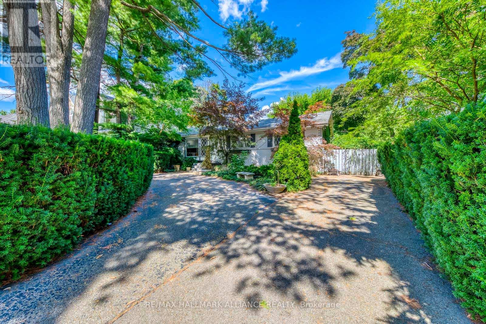 463 Drummond Road, Oakville, Ontario  L6J 4L7 - Photo 7 - W12373051