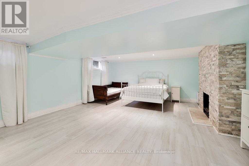 1316 Cambridge Drive, Oakville, Ontario  L6J 1S3 - Photo 29 - W12377548