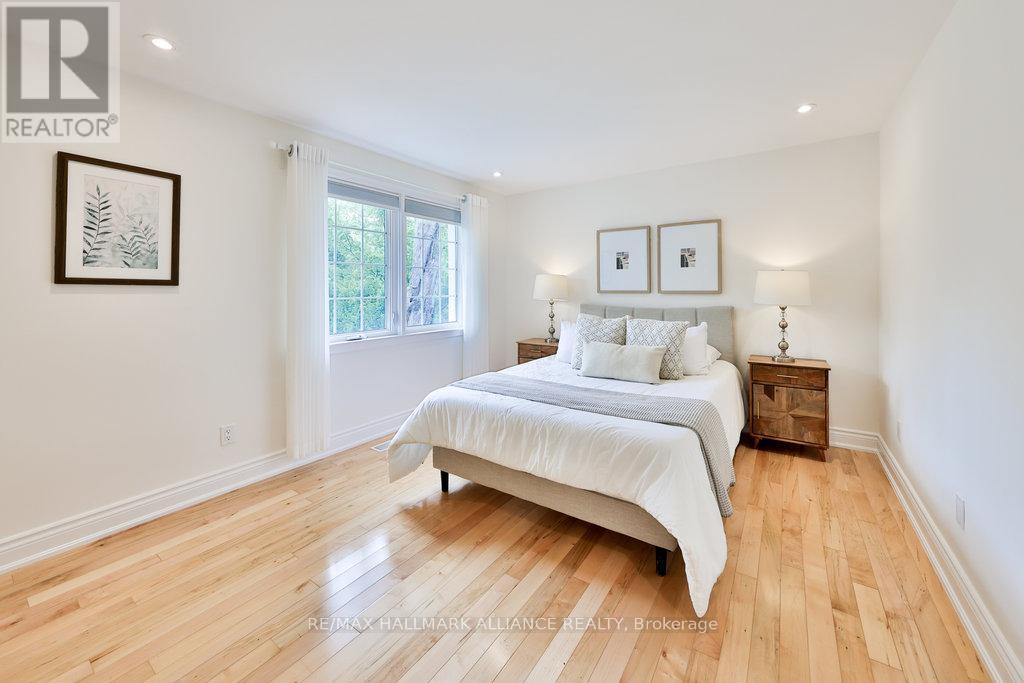 1316 Cambridge Drive, Oakville, Ontario  L6J 1S3 - Photo 18 - W12377548