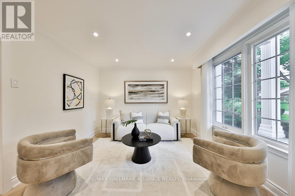 1316 Cambridge Drive, Oakville, Ontario  L6J 1S3 - Photo 5 - W12377548