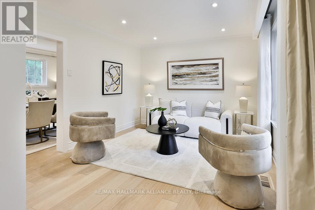 1316 Cambridge Drive, Oakville, Ontario  L6J 1S3 - Photo 4 - W12377548