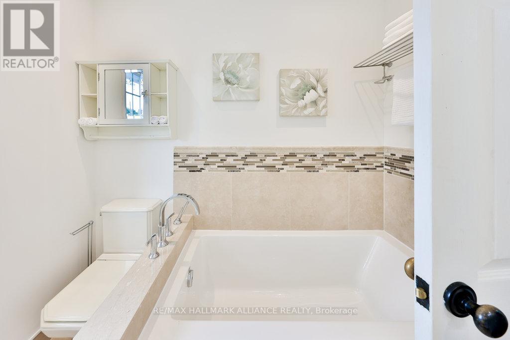 1316 Cambridge Drive, Oakville, Ontario  L6J 1S3 - Photo 25 - W12377548