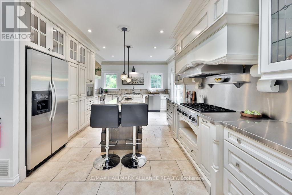 1316 Cambridge Drive, Oakville, Ontario  L6J 1S3 - Photo 14 - W12377548