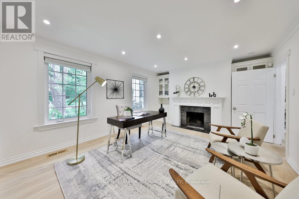 1316 Cambridge Drive, Oakville, Ontario  L6J 1S3 - Photo 10 - W12377548