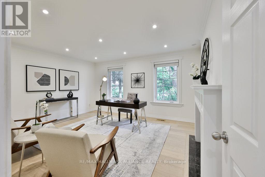 1316 Cambridge Drive, Oakville, Ontario  L6J 1S3 - Photo 9 - W12377548