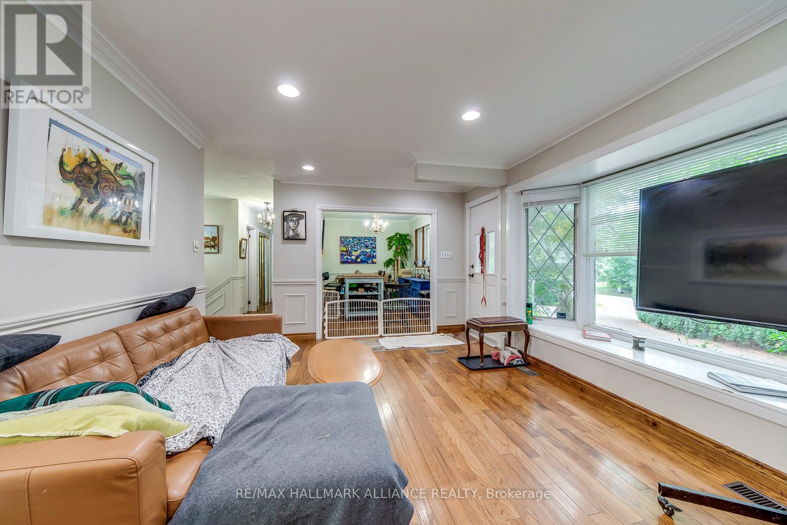 463 Drummond Road, Oakville, Ontario  L6J 4L7 - Photo 7 - W12378637