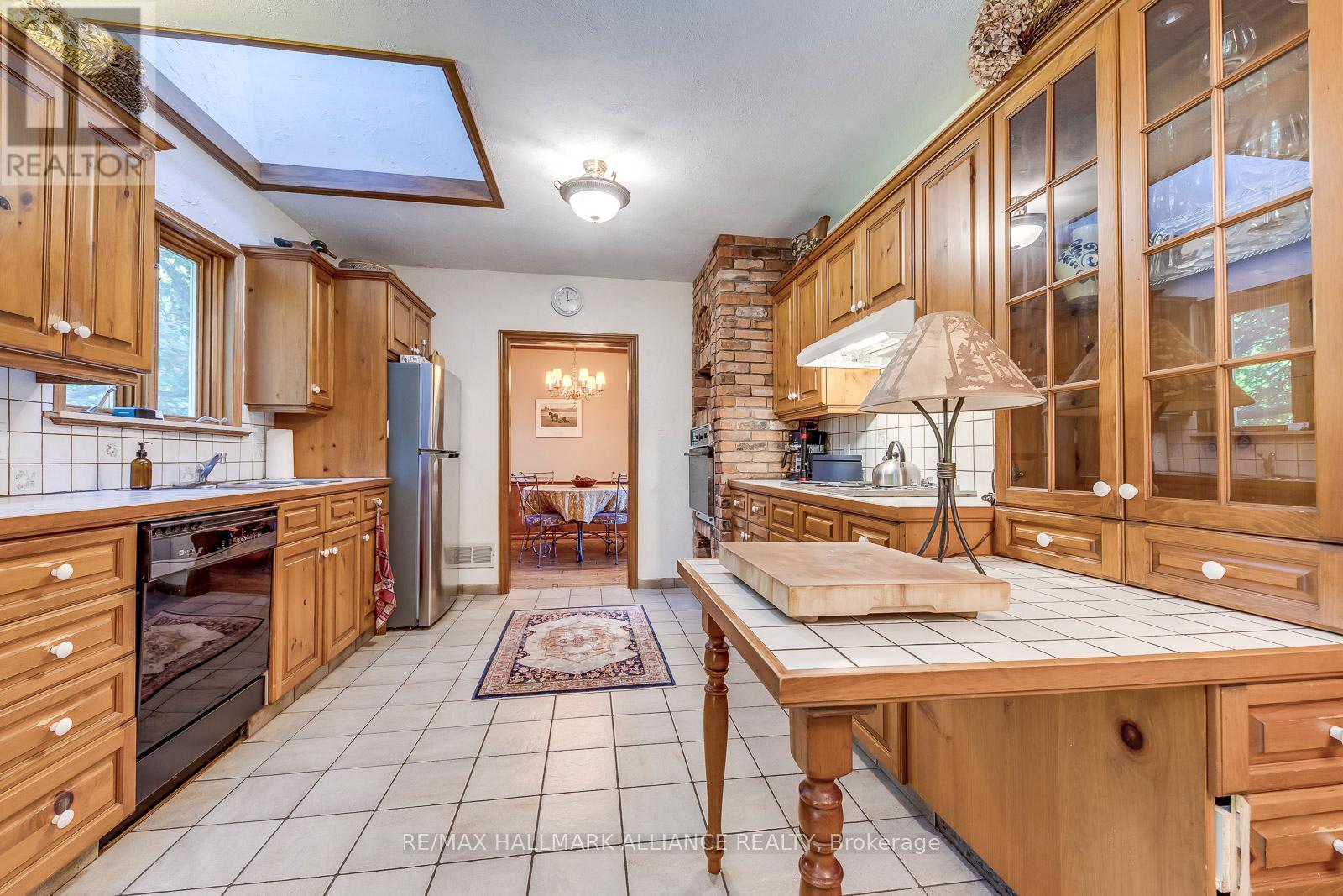 4447 Lakeshore Road, Burlington, Ontario  L7L 1B3 - Photo 12 - W12449262