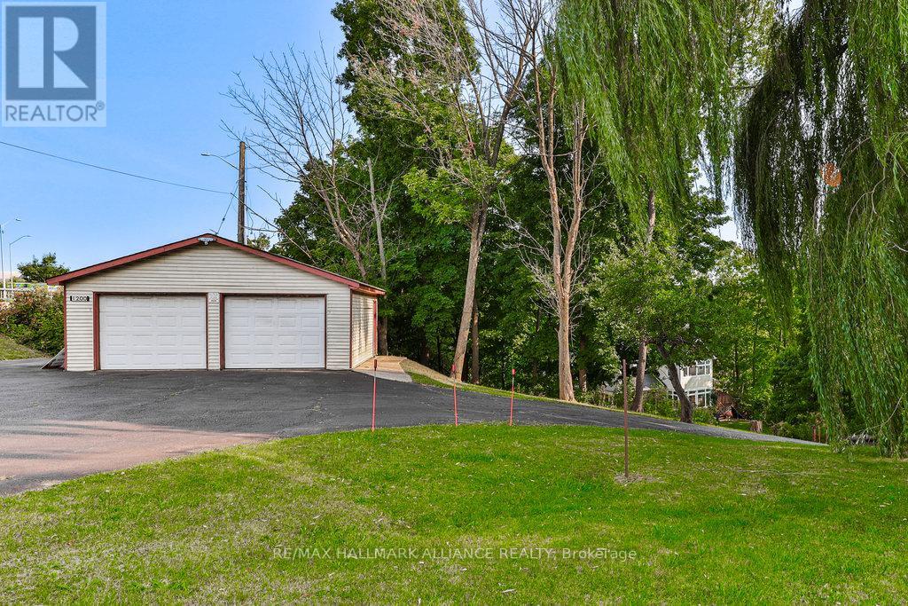 1200 Bronte Road, Oakville, Ontario  L6M 4G4 - Photo 50 - W12423384