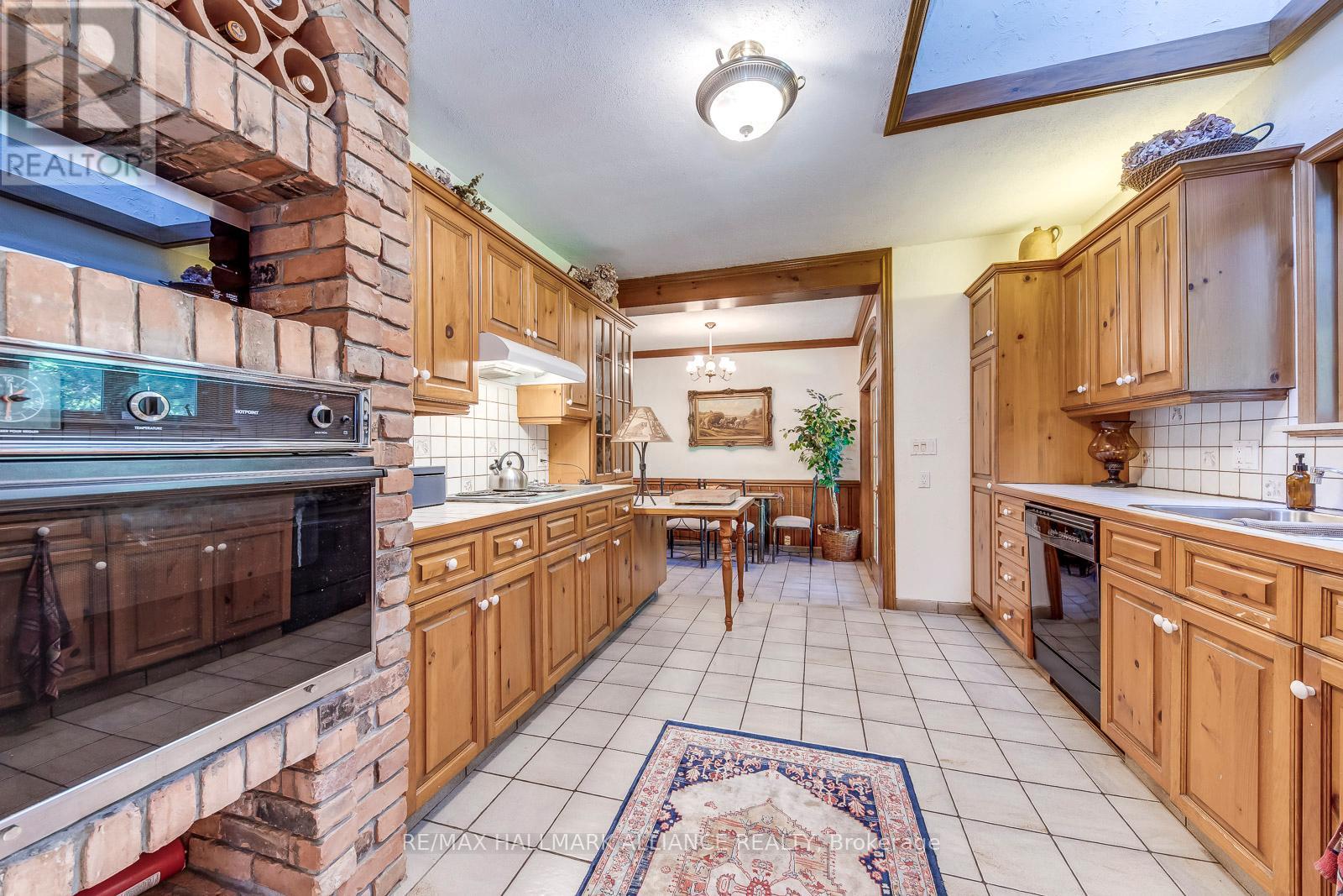 4447 Lakeshore Road, Burlington, Ontario  L7L 1B3 - Photo 13 - W12449262