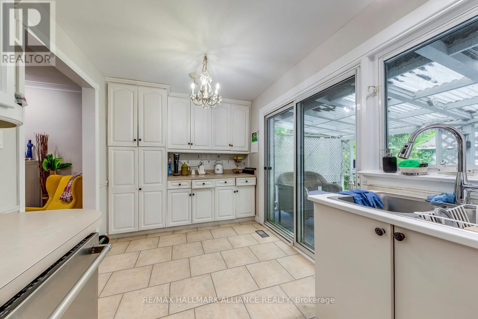 463 Drummond Road, Oakville, Ontario  L6J 4L7 - Photo 13 - W12378637