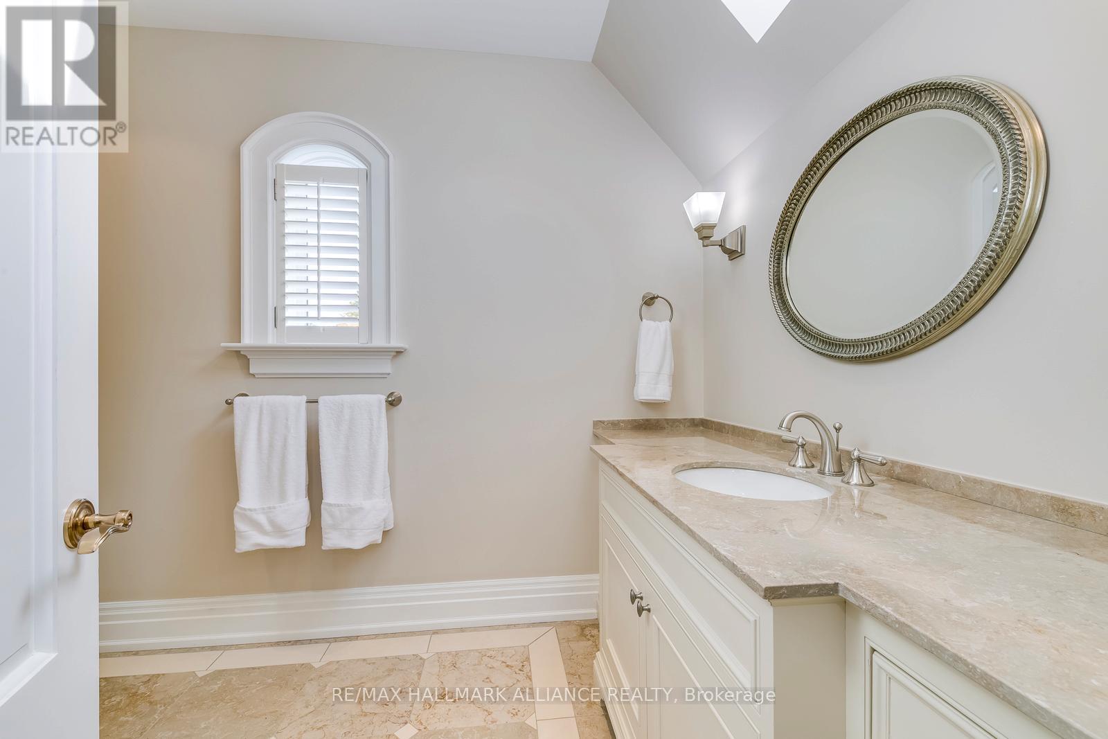 138 Dianne Avenue, Oakville, Ontario  L6J 4G9 - Photo 29 - W12465919