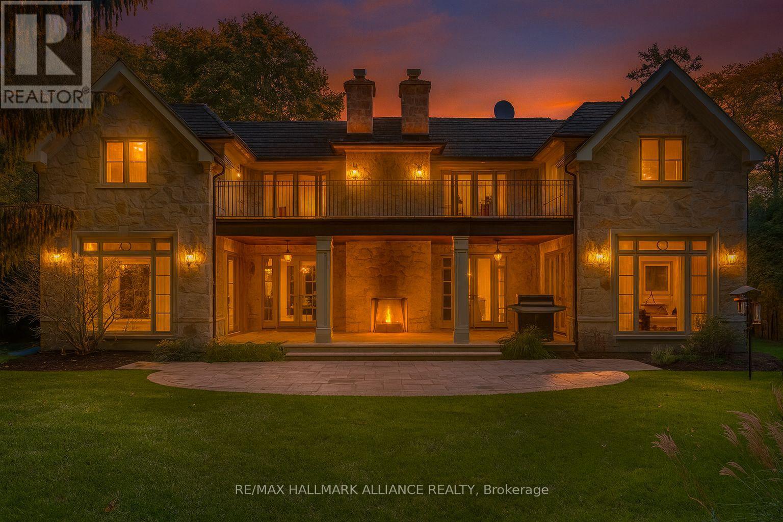 138 Dianne Avenue, Oakville, Ontario  L6J 4G9 - Photo 4 - W12465919