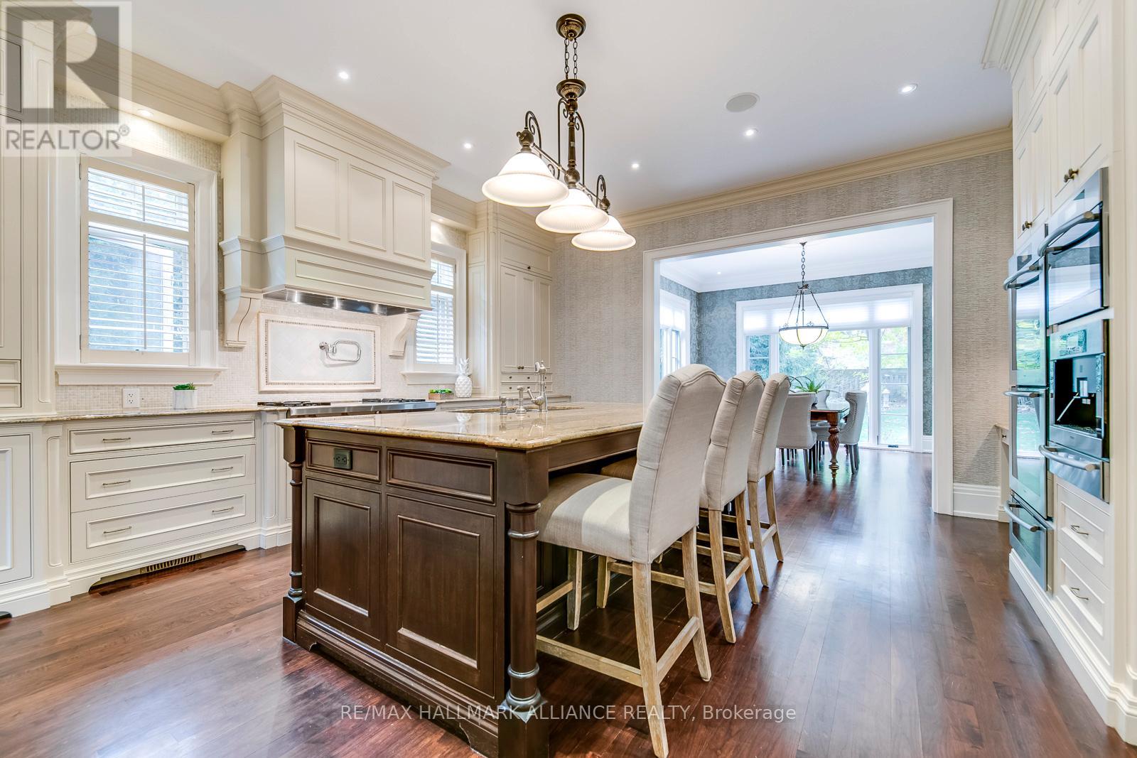 138 Dianne Avenue, Oakville, Ontario  L6J 4G9 - Photo 13 - W12465919