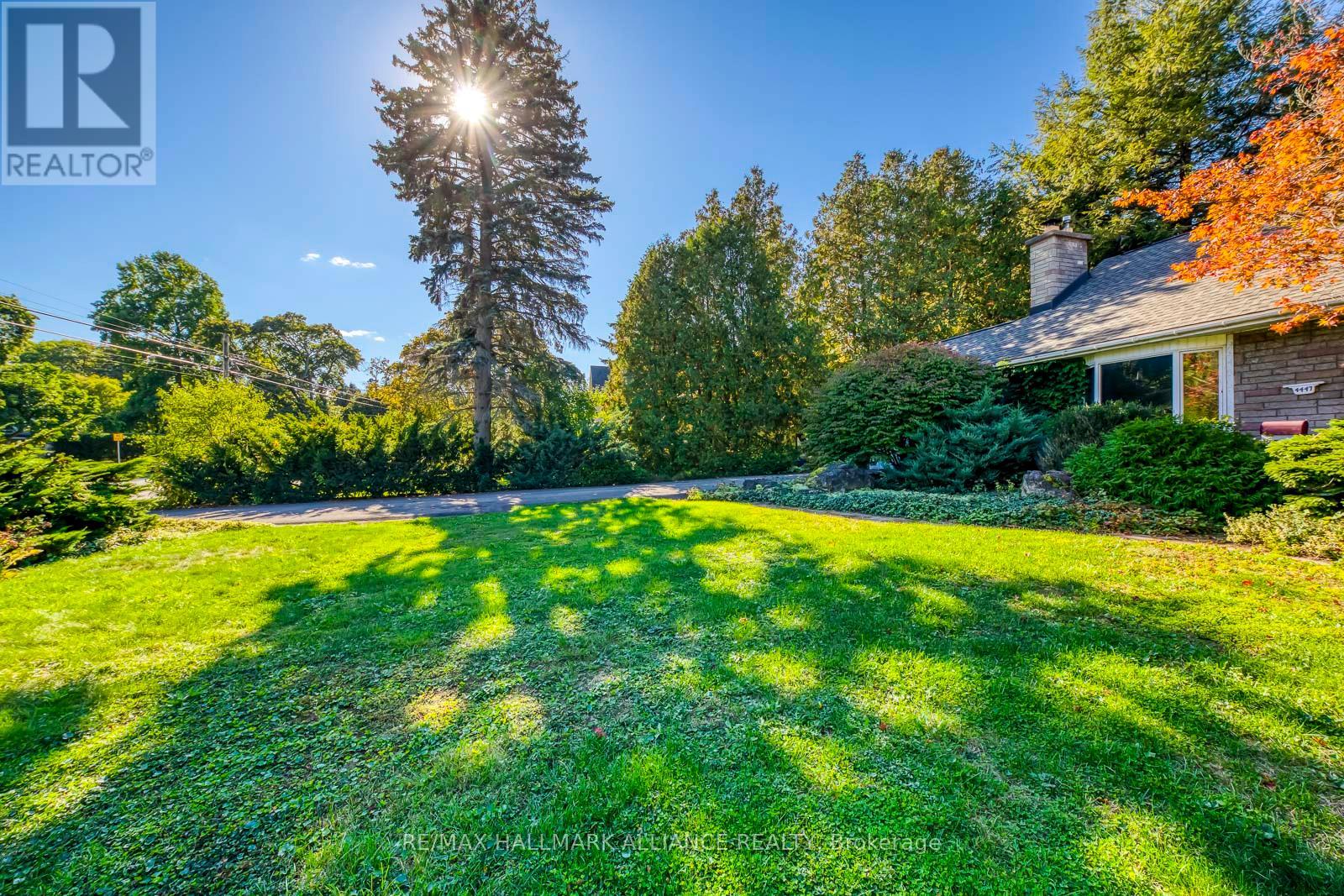 4447 Lakeshore Road, Burlington, Ontario  L7L 1B3 - Photo 5 - W12449262