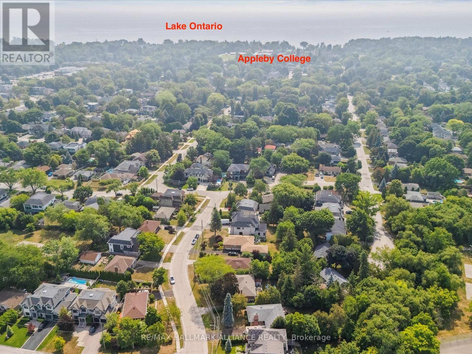 300 Burton Road, Oakville, Ontario  L6K 2K8 - Photo 3 - W12528168