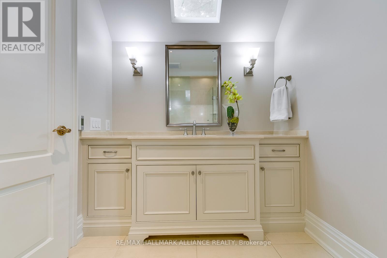 138 Dianne Avenue, Oakville, Ontario  L6J 4G9 - Photo 31 - W12465919