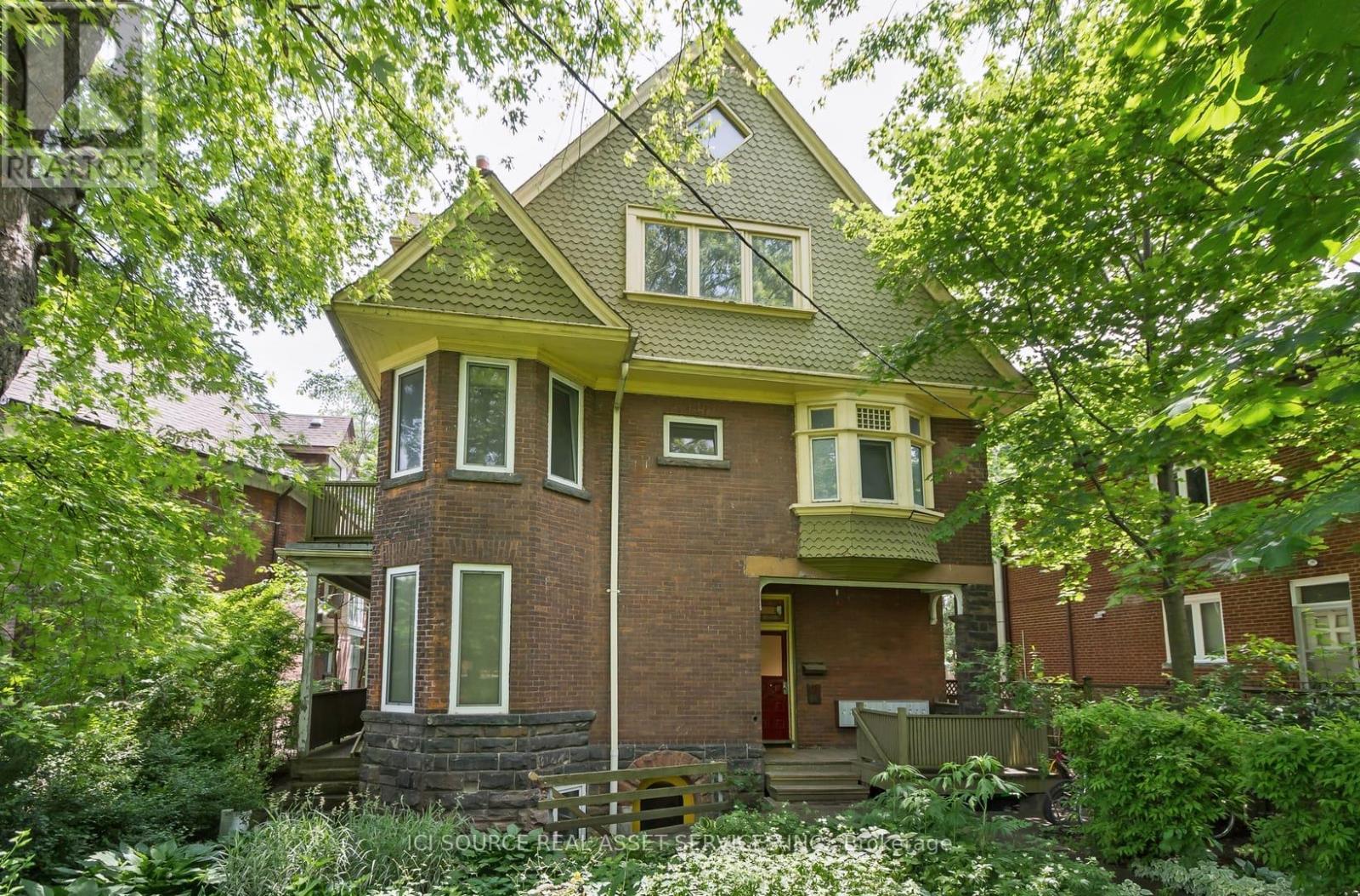 5 - 2 BELLWOODS PARK, Toronto, Ontario