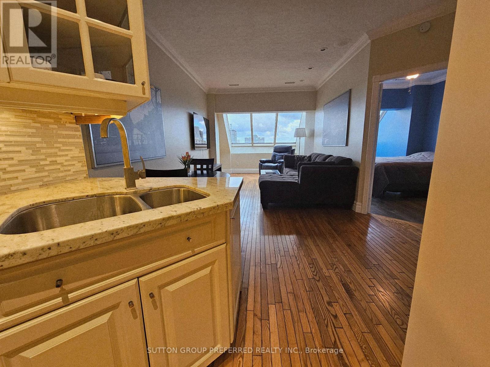 2404 - 389 Dundas Street, London East, Ontario  N6B 3L5 - Photo 11 - X12636738