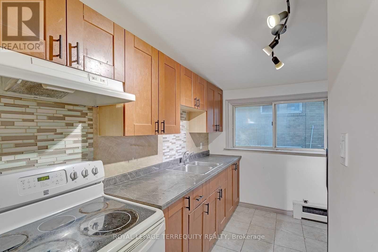 Lower 2l - 2977 Lawrence Avenue E, Toronto, Ontario  M1P 2V6 - Photo 8 - E12639096