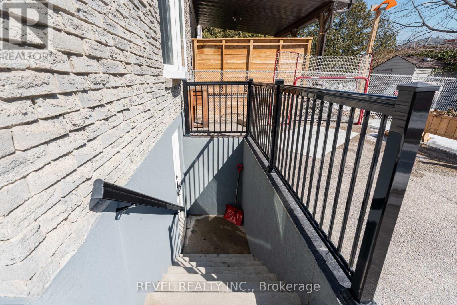 524 Fergo Avenue S, Mississauga, Ontario  L5B 2J3 - Photo 48 - W12637270